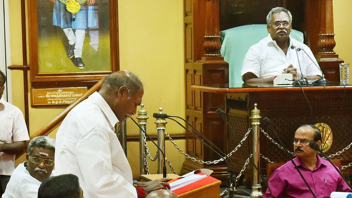 நிதிநிலை அறிக்கையை வாசிக்கும் முதல்வர் ரங்கசாமி