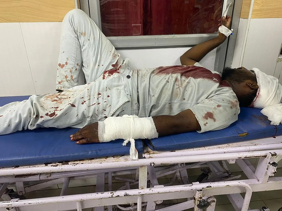 கோயில் திருவிழாவில் கானா பாடி கேலி செய்ததால் ஆத்திரம்:
நாட்டு வெடிகுண்டு வீசிய சம்பவத்தில் அதிர்ச்சி பின்னணி