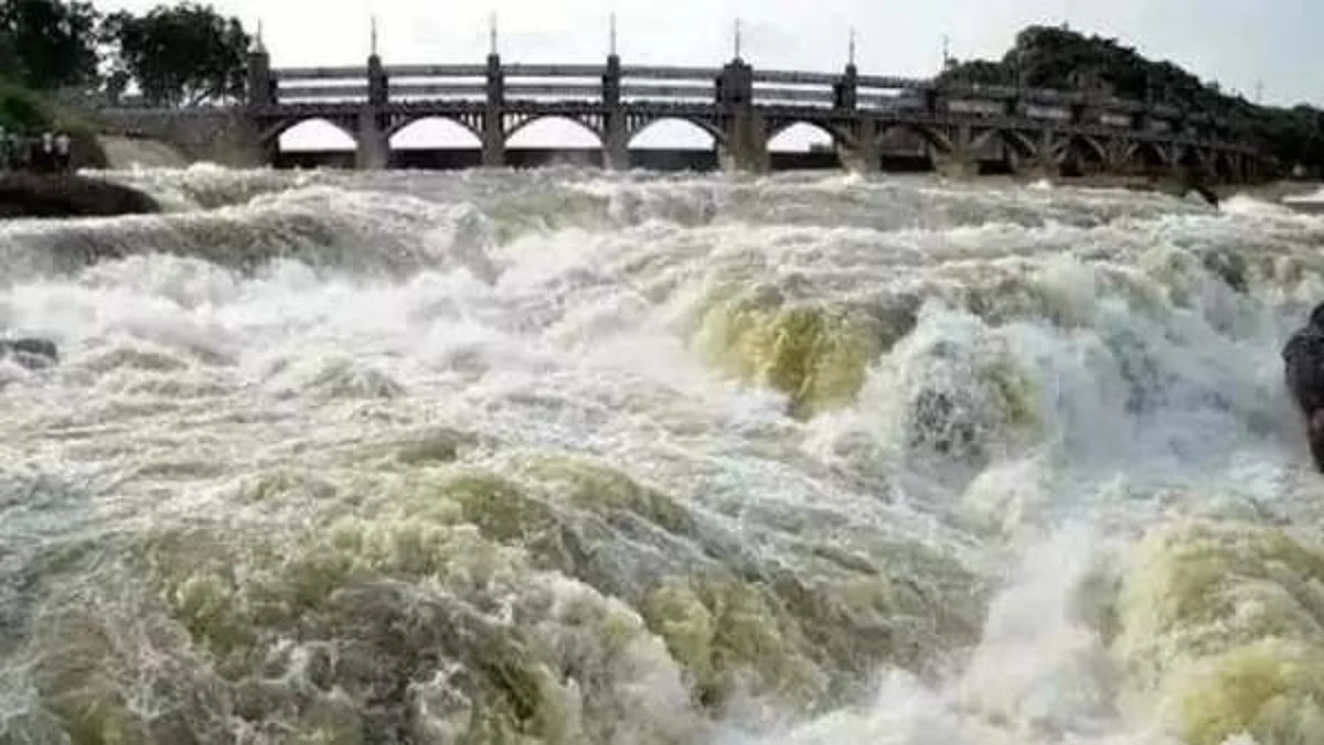 மேட்டூர் அணையில் இருந்து திறந்து விடப்படும் நீர்