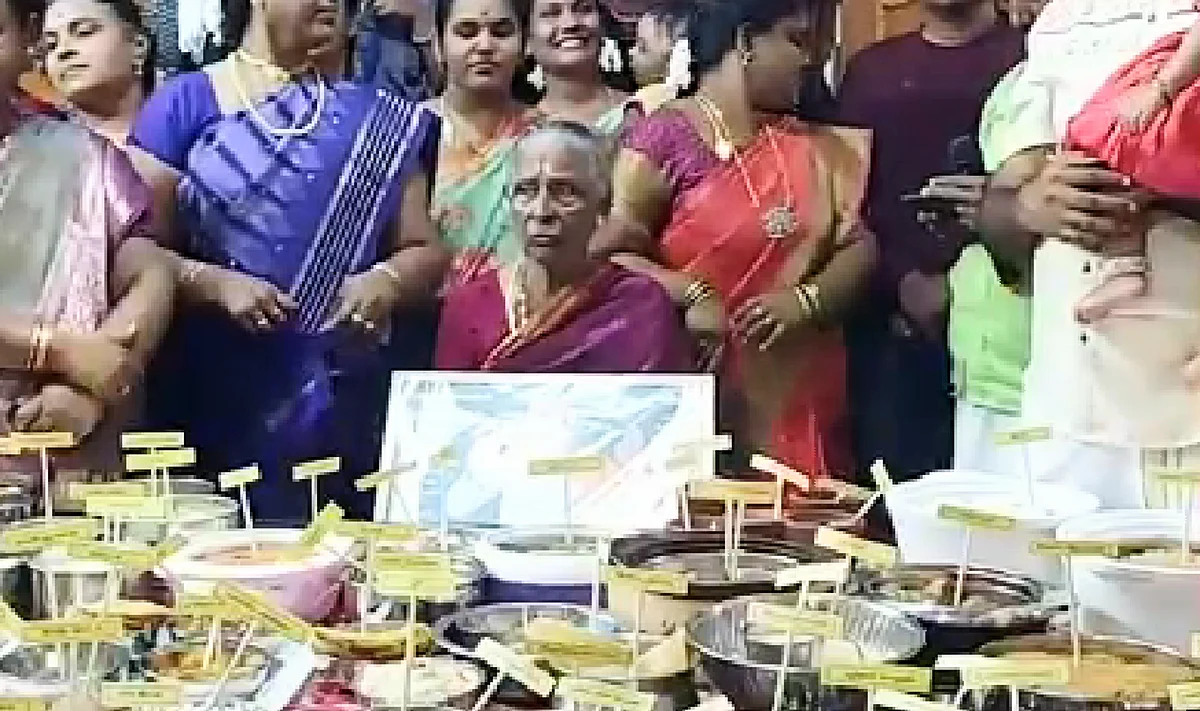 பிறந்தநாள் கொண்டாடிய பாட்டி விமலாதேவி