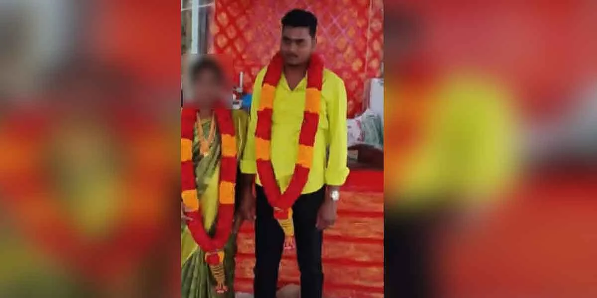 வாட்ஸ் அப்பில் வந்த புகைப்படம்.