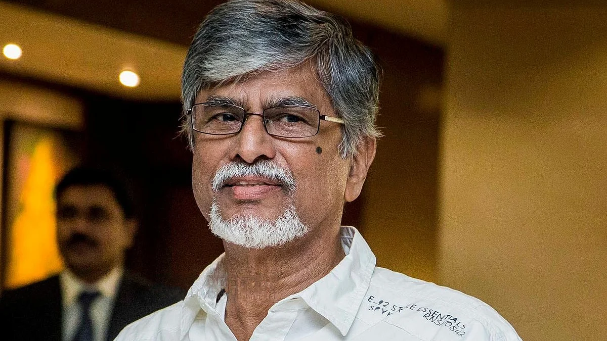 ஜப்தி செய்ய உத்தரவு; தடுக்கும் எஸ்.ஏ.சந்திரசேகர்: போலீஸ் பாதுகாப்பு கேட்கும் நீதிமன்ற ஊழியர்கள்