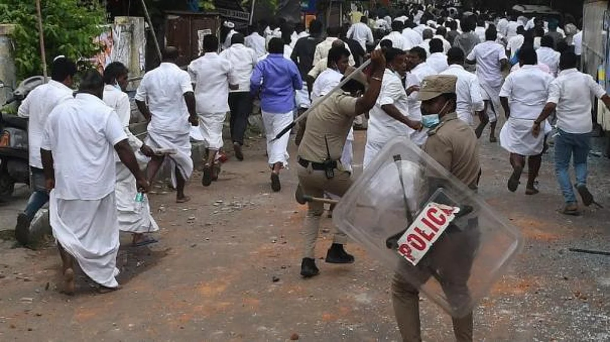 அதிமுக அலுவலக கலவர வழக்குகள்: சிபிசிஐடிக்கு மாற்றப்பட்டதாக கோர்ட்டில் அரசு தகவல்
