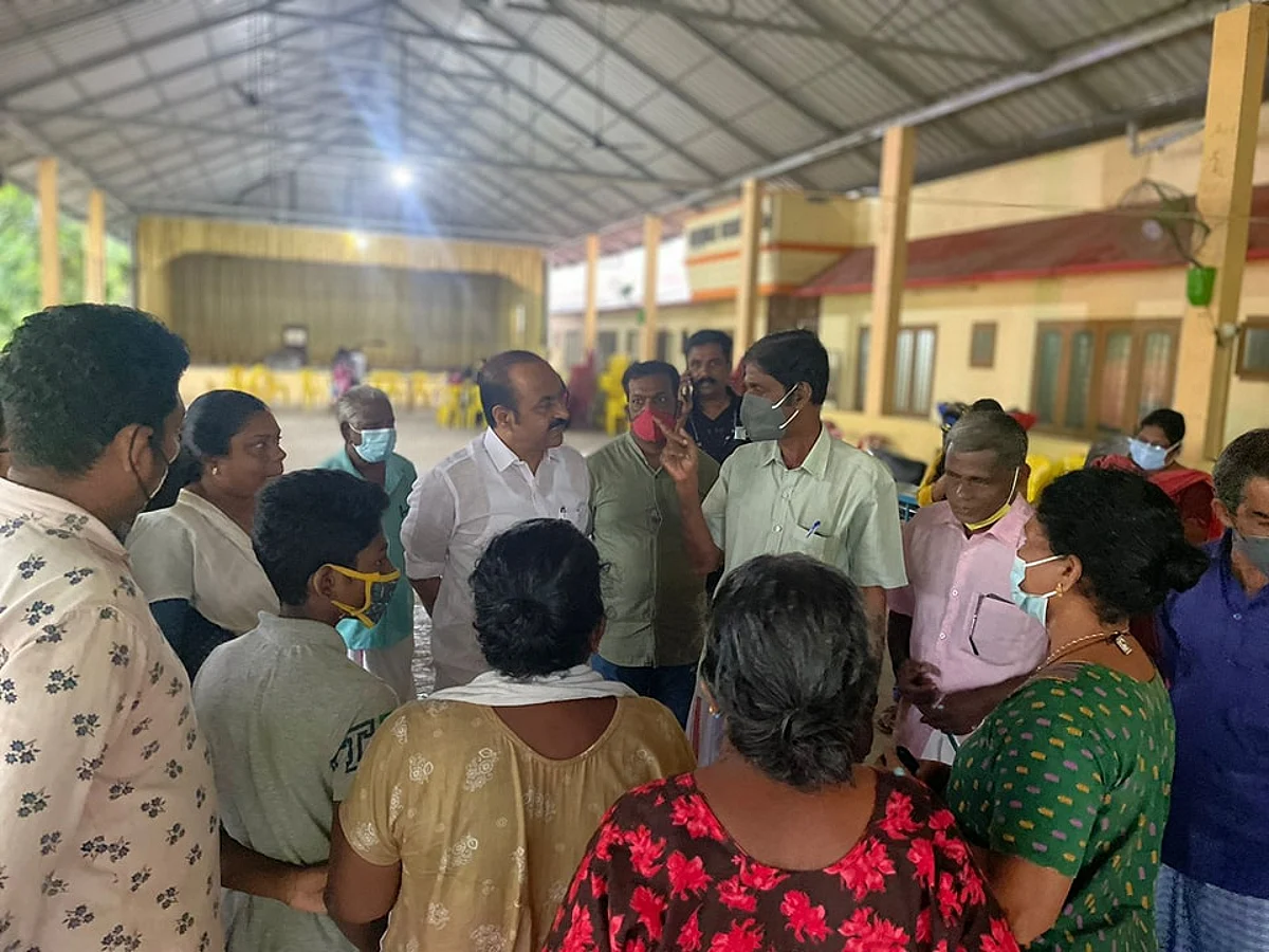 முகாமில் எதிர்கட்சித் தலைவர் வி.டி.சதீசன்