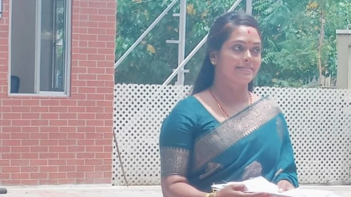 `என் பெயரை கெடுக்கிறார்; ஆதாரத்துடன் நிரூபியுங்கள்'- கவிஞர் சினேகனுக்கு நடிகை ஜெயலட்சுமி சவால்