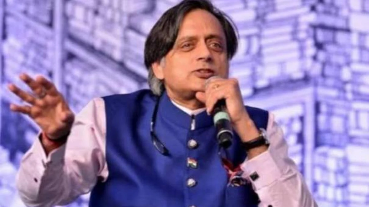 ‘ஹியர் ஹியர் குஷ்பு சுந்தர்’ - பழைய சகாவைப் பாராட்டிய சசி தரூர்!
