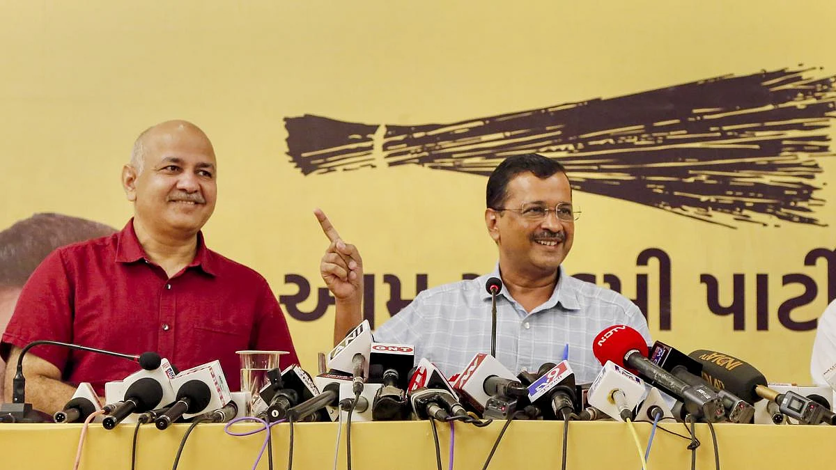 மணீஷ் சிசோடியாவுக்கு முதல்வர் பதவி; எம்எல்ஏக்களுக்கு ரூ.5 கோடி - பாஜக மீது ஆம் ஆத்மி பகீர் புகார்!