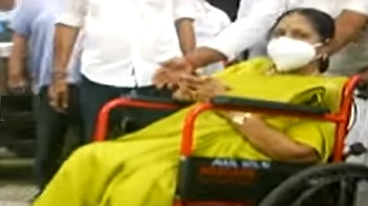 கருணாநிதியின் துணைவியார் ராஜாத்தி அம்மாள் திடீர் ஜெர்மனி பயணம்: என்ன காரணம்?