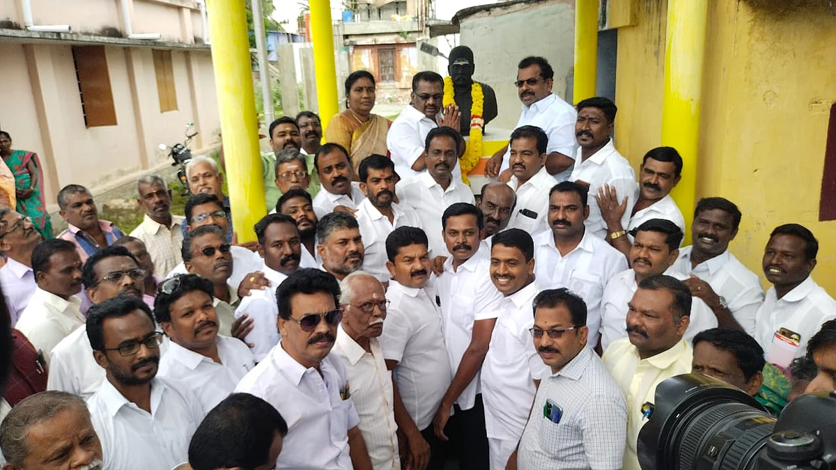 சிலைத்திறப்பு விழாவில்...