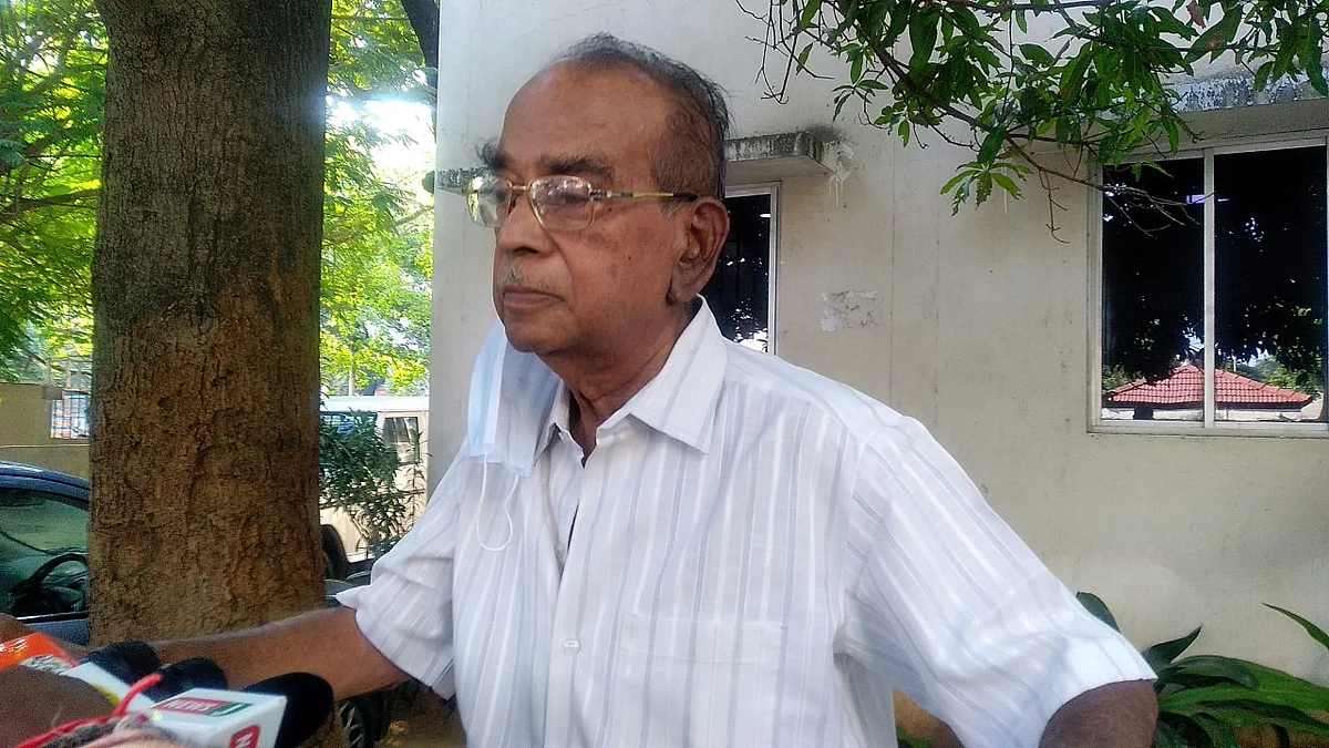 மிரட்டும் திமுக முன்னாள் அமைச்சரின் சகோதரர்; 150 கோடி நிலத்தை அபகரிக்க முயற்சி: புகார் அளித்த தாசில்தார்