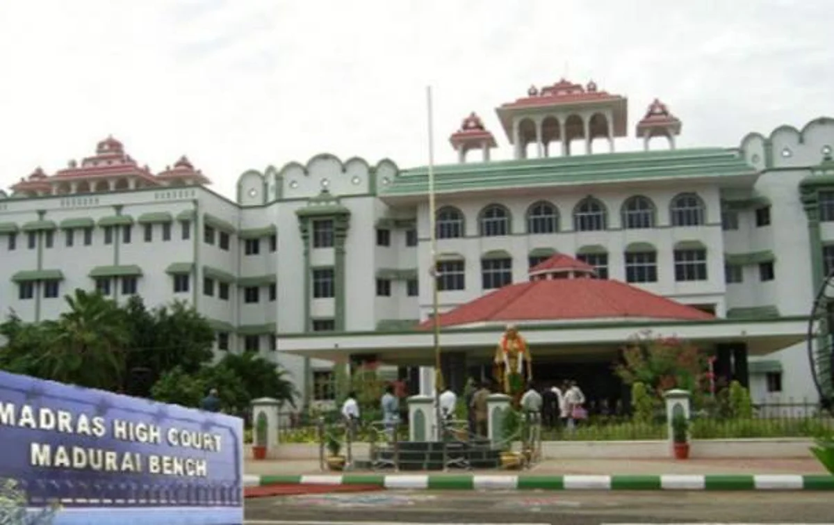 தேசியக்கொடியுடன் வாகனப் பேரணி நடத்த உயர் நீதிமன்றம் அனுமதி