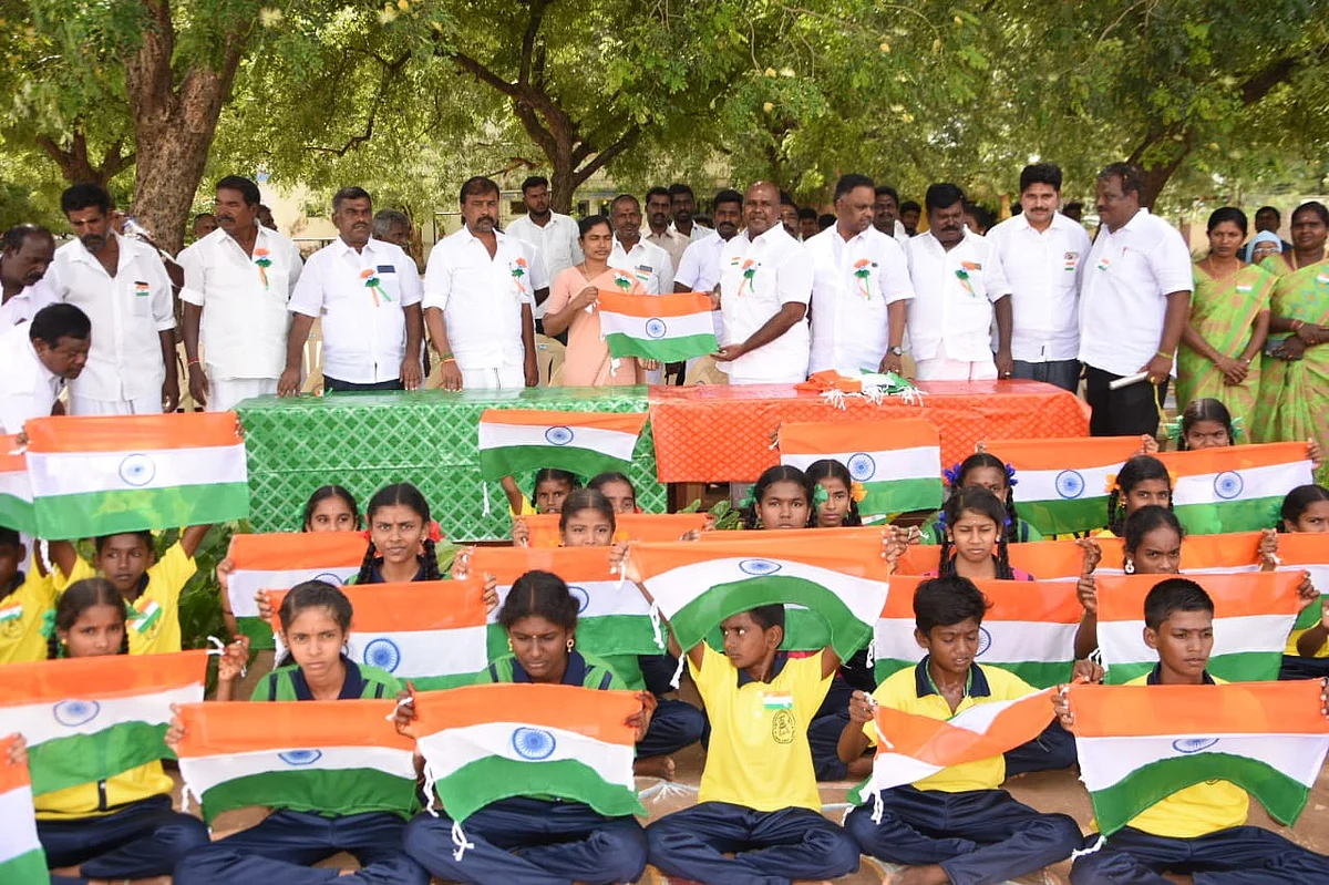 `எடப்பாடியார் மீது அமைச்சர்கள் வார்த்தைகளை கொட்டுகிறார்கள்'- வேதனைப்படும் ஆர்.பி.உதயகுமார்