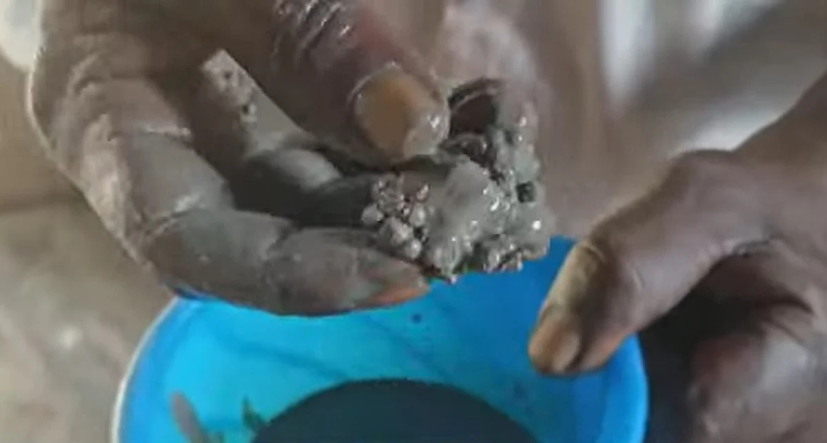 இயற்கை உரம் என்ற பெயரில் களிமண் விற்பனை; கோவில்பட்டி விவசாயிகள் அதிர்ச்சி: கும்பல் தலைமறைவு