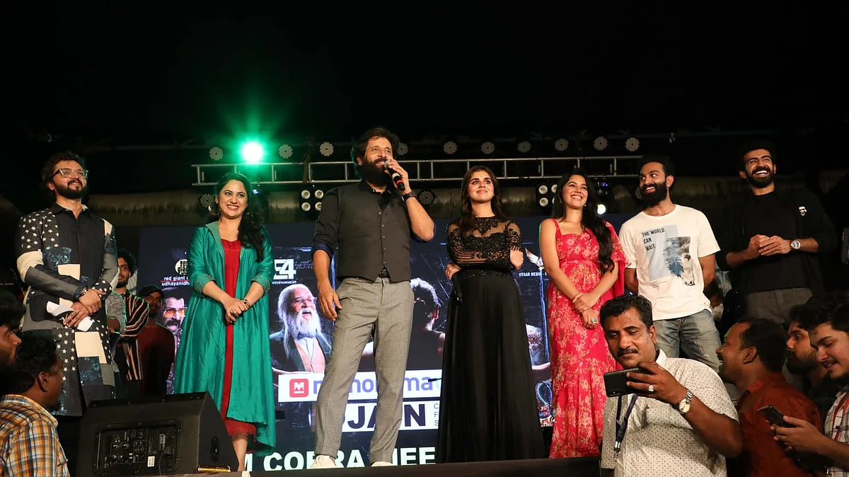 மலைக்கவைத்த மலையாள ரசிகர்கள்: கொண்டாடித் தீர்த்த ‘கோப்ரா' படக்குழு