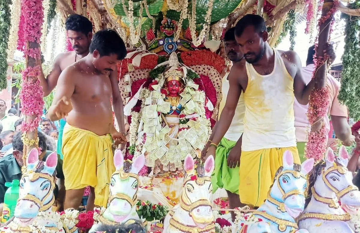 தர்மருக்கு 60 ஆண்டுகளுக்குப் பிறகு நடைபெற்ற பட்டாபிஷேக திருவிழா