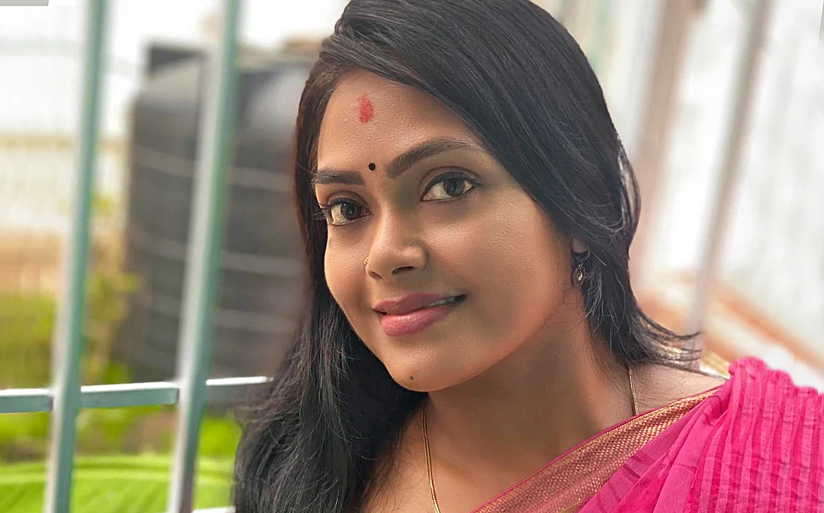 கவிஞர் சினேகனை பதறவைத்த சின்னத்திரை நடிகை: காரணம் என்ன?