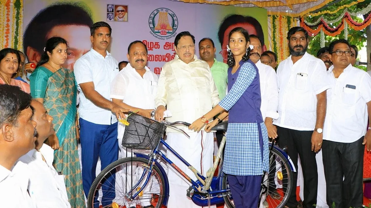 அமைச்சர் துரைமுருகன் பேசும் போது திடீர் மின்தடை: பொறியாளர்கள் அதிரடி பணியிட மாற்றம்!