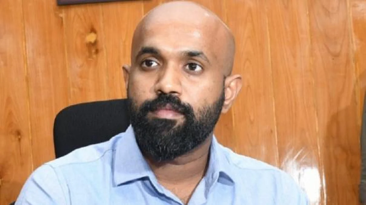 ஆட்சியர் ஜானி டாம் வர்கீஸ்