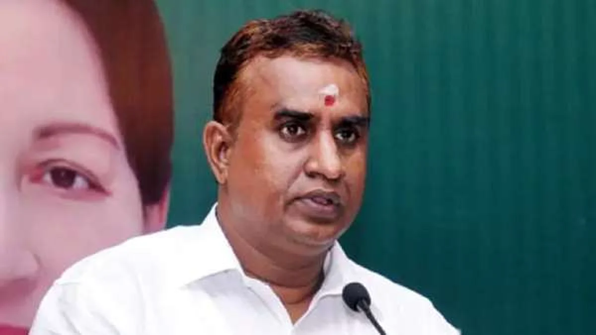 `என்னுடைய அம்மாவின் கம்மலை எடுத்துச் சென்றனர்'- சோதனை குறித்து எஸ்.பி.வேலுமணி விளக்கம்