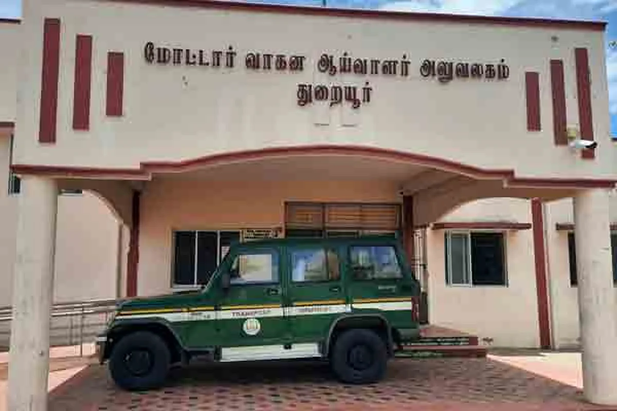 லஞ்சம் வாங்கும்போது வசமாக சிக்கிய மோட்டார் வாகன ஆய்வாளர்: போலீஸார் அதிரடி!