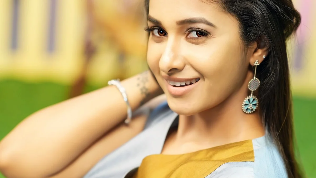 அசத்தும் பிரியா பவானிசங்கர் - அழகான புகைப்படங்கள்!