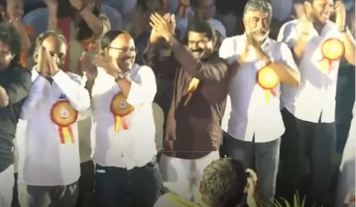 பொதுமக்கள் முன்னிலையில் நடனம் ஆடிய சீமான்!