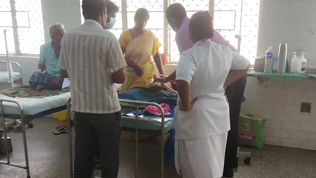 மருத்துவமனையில் மாணவனுக்கு சிகிச்சை
