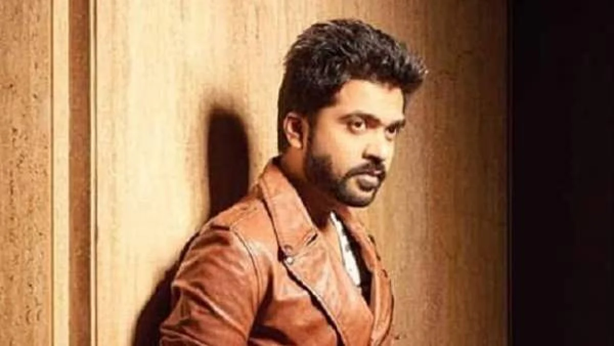 சிம்பு கட் அவுட்டிற்கு சென்னையில் பால், புதுவையில் பீரால் அபிஷேகம்: வெளியானது 'வெந்து தணிந்தது காடு'