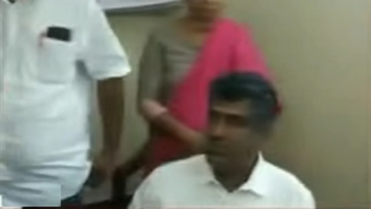 ஆ.ராசாவை மிரட்டும் வகையில் பேச்சு; கோவை பாஜக தலைவர் அதிரடி கைது: நிர்வாகிகள் மறியலால் பதற்றம்