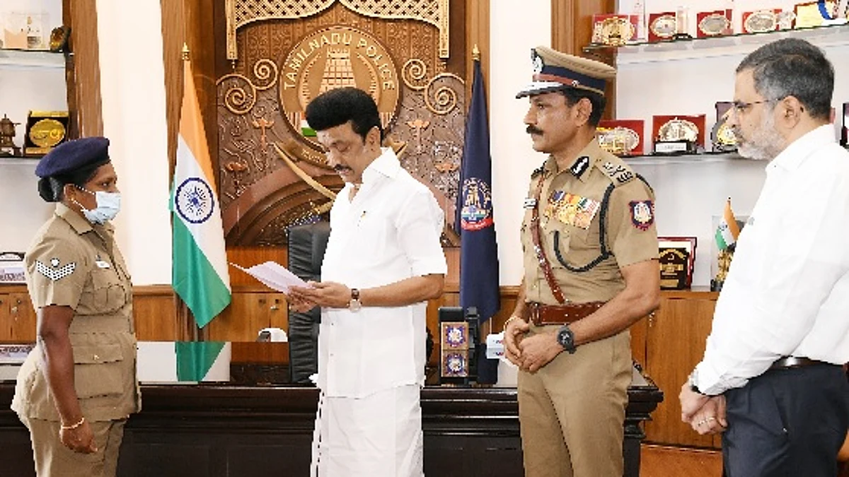 `உங்கள் துறையில் முதலமைச்சர்'- டிஜிபி அலுவலகத்தில் காவலர்களிடம் நேரில் மனு வாங்கிய முதல்வர்!