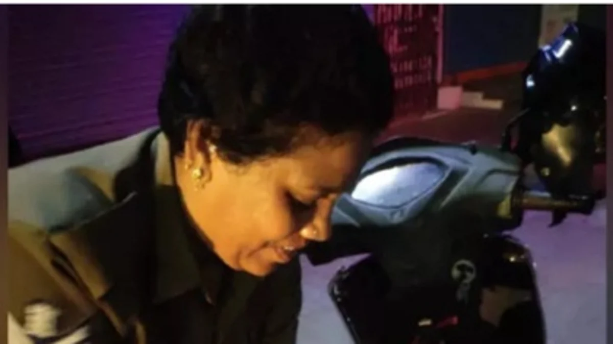 பிச்சை எடுக்கும் பெண்ணுக்கு பிரசவம் பார்த்த பெண் போலீஸ்: அதிகாலையில் காவல் நிலையம் எதிரே பரபரப்பு