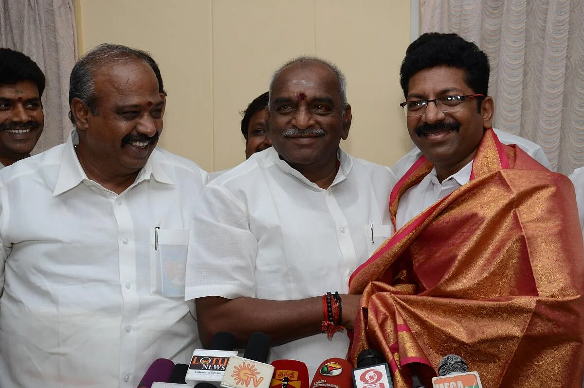 சரவணன் பாஜகவில் இணைந்தபோது...