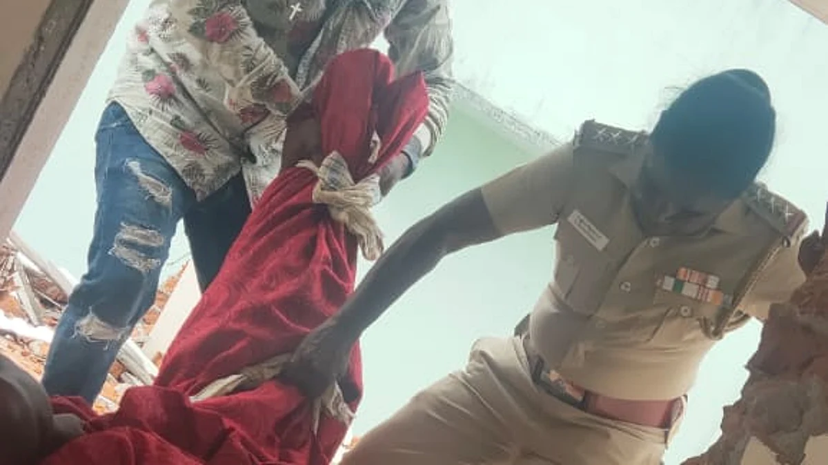 இடிக்கப்பட்ட மொட்டை மாடி; சரிந்து விழுந்த சுவர்: பறிபோன கூலித் தொழிலாளியின் உயிர்