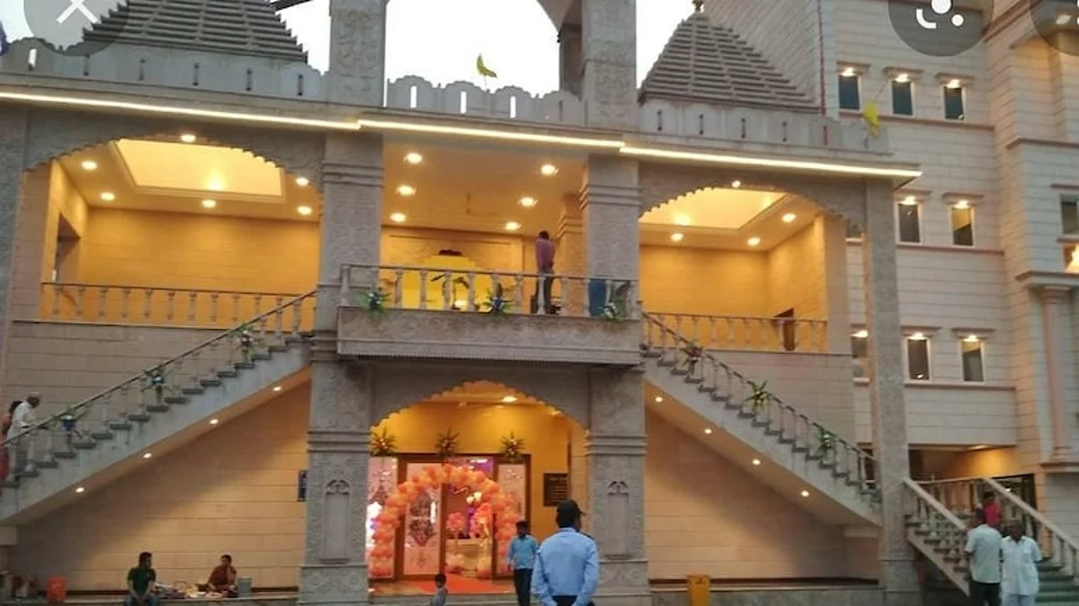 ராய்ப்பூர் கோயிலில் மாடல்கள் ‘ராம்ப் வாக்’ - கொதித்தெழுந்த பஜ்ரங் தள் அமைப்பினர்!