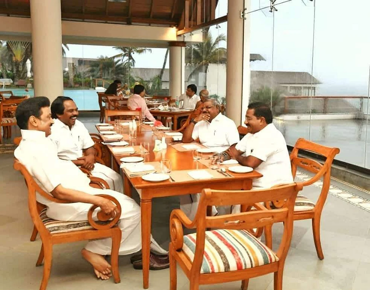 மூவர் இருந்தார்கள்... முக்கியமானவர் இல்லை!