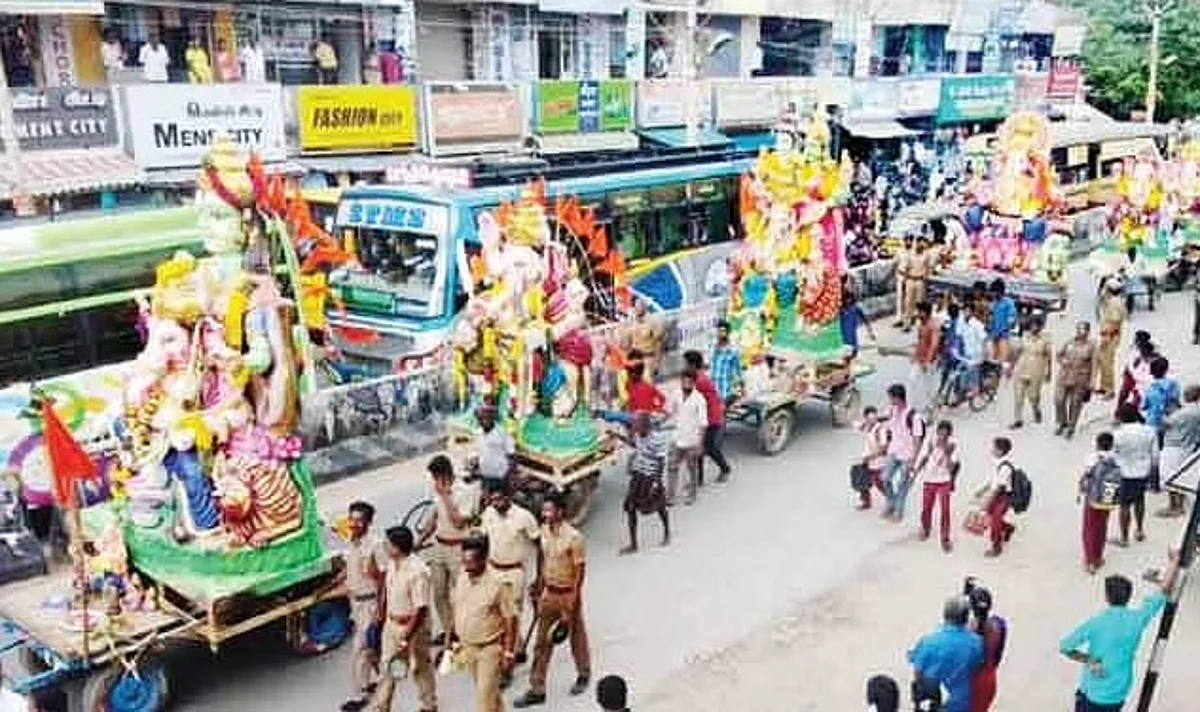 தடையை மீறி விநாயகர் ஊர்வலம்: பாஜக, இந்து முன்னணியினர் 33 பேர் வழக்குப்பதிவு