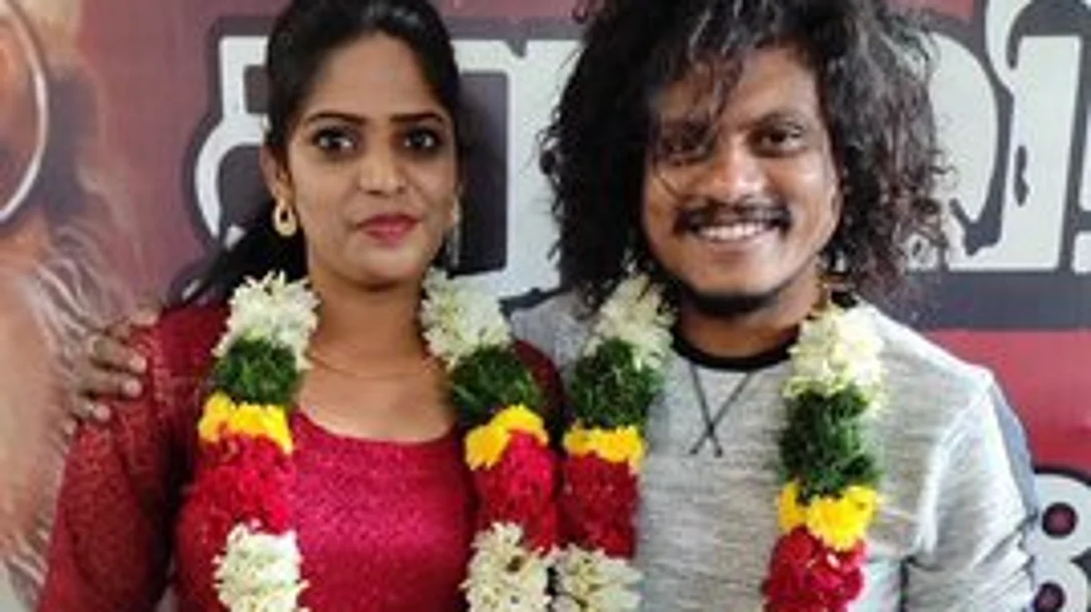 ஒரு வருடத்திற்கு முன்பே பதிவு திருமணம் செய்த புகழ்: வைரலாகும் புகைப்படங்கள்!