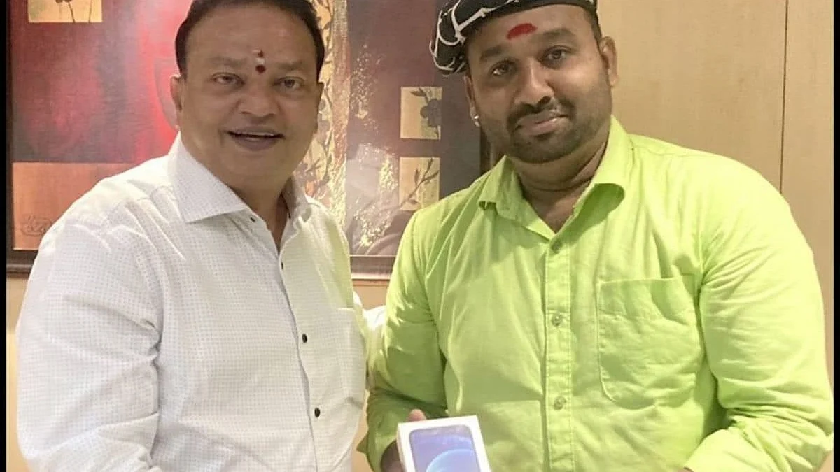 ‘வெந்து தணிந்தது காடு’ வெற்றிக்காக கூல் சுரேஷ்க்கு பரிசு கொடுத்த தயாரிப்பாளர்!