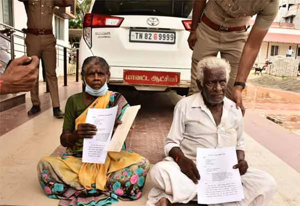 ஆட்சியர் அலுவலக வாயிலில் தம்பதியின் தர்ணா