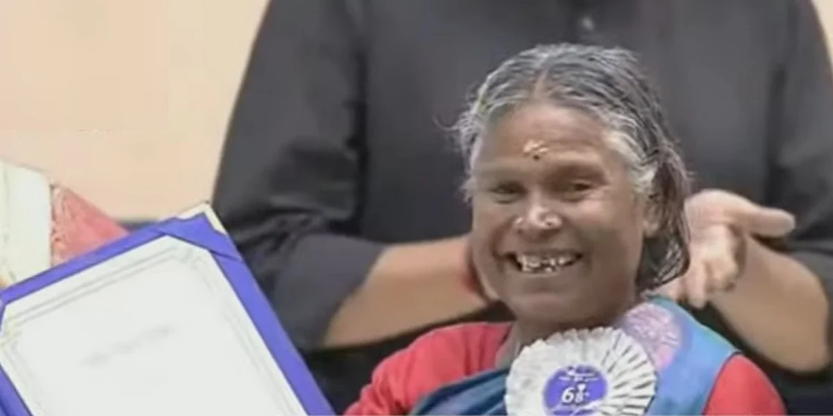 கரகோஷத்தால் அதிர்ந்த அரங்கம்: சிரித்த முகத்துடன் தேசிய விருதை வாங்கினார் நஞ்சம்மா!