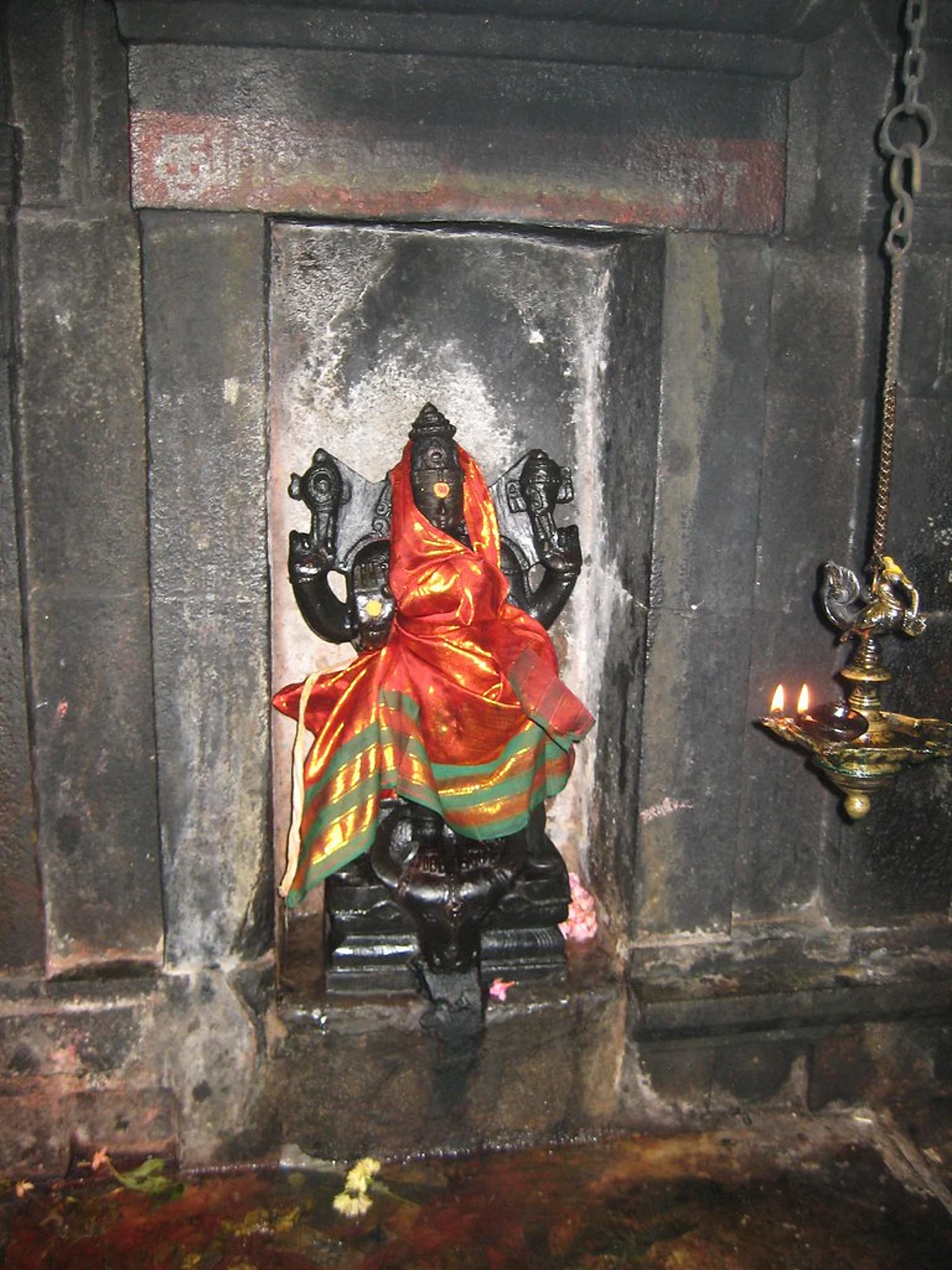 செவ்வாய்கிழமை ராகுகாலத்தில் துர்கைக்கு எலுமிச்சை தீபம்!