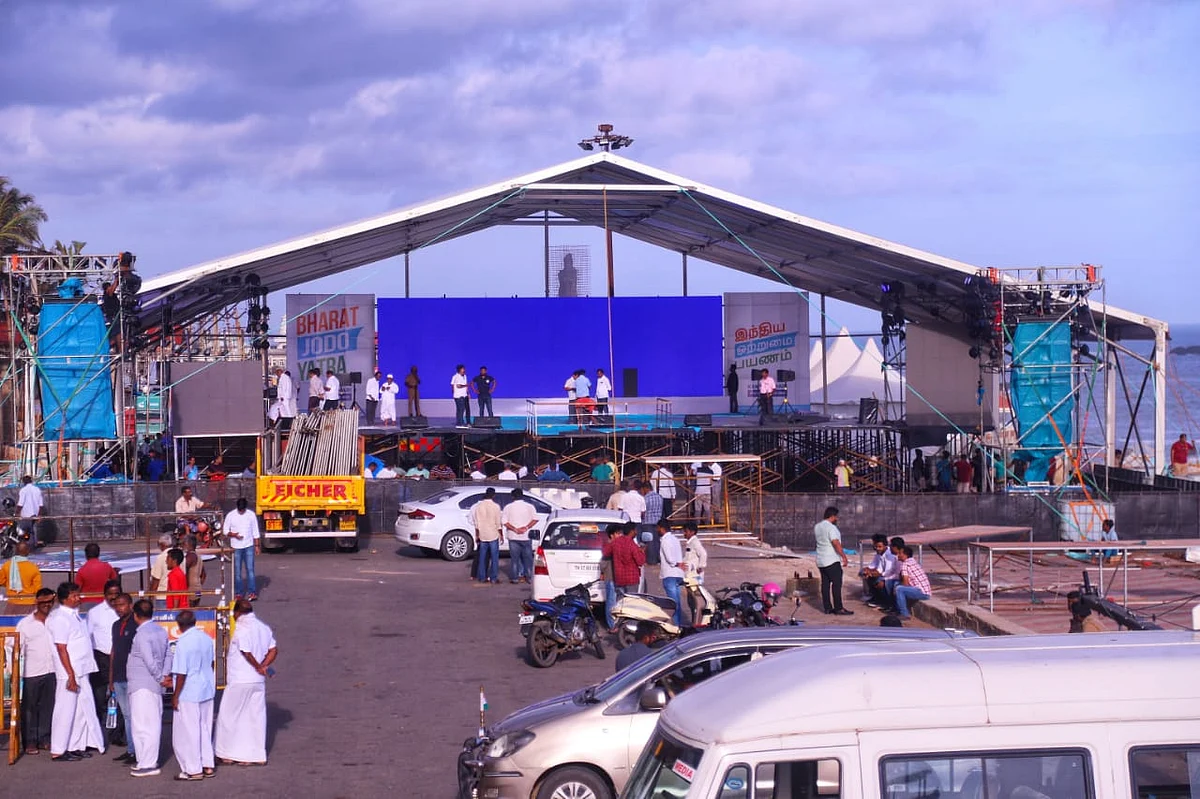 தயாராகும் ராகுல், முதல்வர் பங்கேற்கும் விழா மேடை