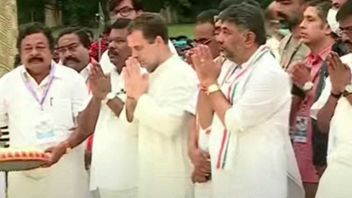 தந்தை நினைவிடத்தில் முதல் முறையாக அஞ்சலி: மலர் வளையம் வைத்து கண்கலங்கிய ராகுல் காந்தி!
