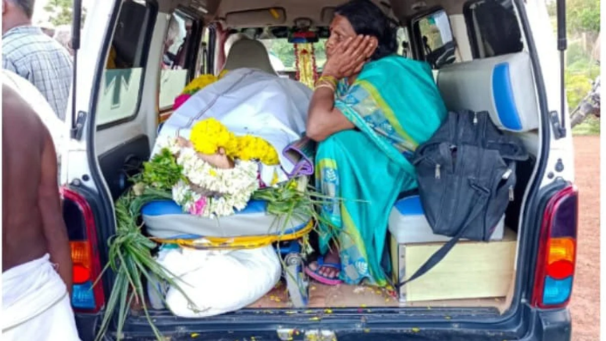 வாகனத்தில் காத்திருந்த முதியவரின் சடலம்