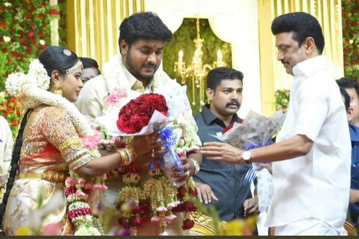 2 ஆயிரம் ஆடு, 5 ஆயிரம் கோழியுடன் பிரியாணி விருந்து; மொய் வசூலிக்க 50 ஹைடெக் கவுன்டர்: அமர்க்களப்படுத்திய அமைச்சர் மூர்த்தி