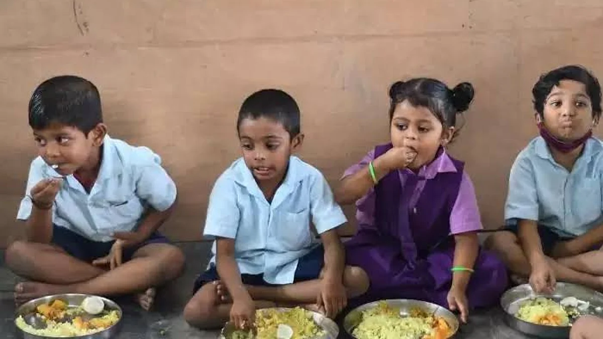 காலை சிற்றுண்டியை 9.45 மணிக்கு வழங்கிய தலைமை ஆசிரியர் சஸ்பெண்ட்: கலெக்டர் அதிரடி நடவடிக்கை