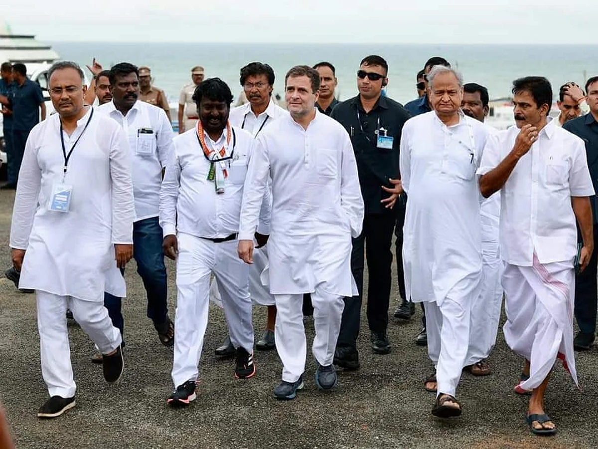 வான் அளந்து நிற்கும் வள்ளுவர் சிலையை ரசித்த ராகுல்: கன்னியாகுமரியில் குவியும் காங்கிரஸார்