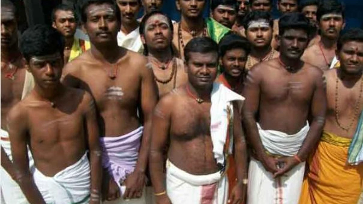 அறநிலையத்துறை அதிகாரிகள் காவி சிந்தனையின் காவலர்கள்: அர்ச்சகர் பயிற்சி மாணவர்களின் அனல் பறக்கும் அறிக்கை