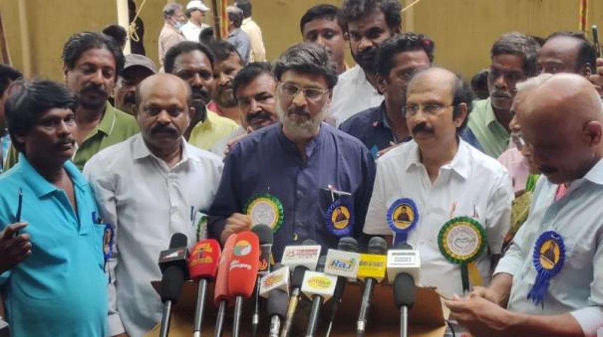 திரைப்பட எழுத்தாளர் சங்க தேர்தலில் நடிகர் விஜய் தந்தை தோல்வி