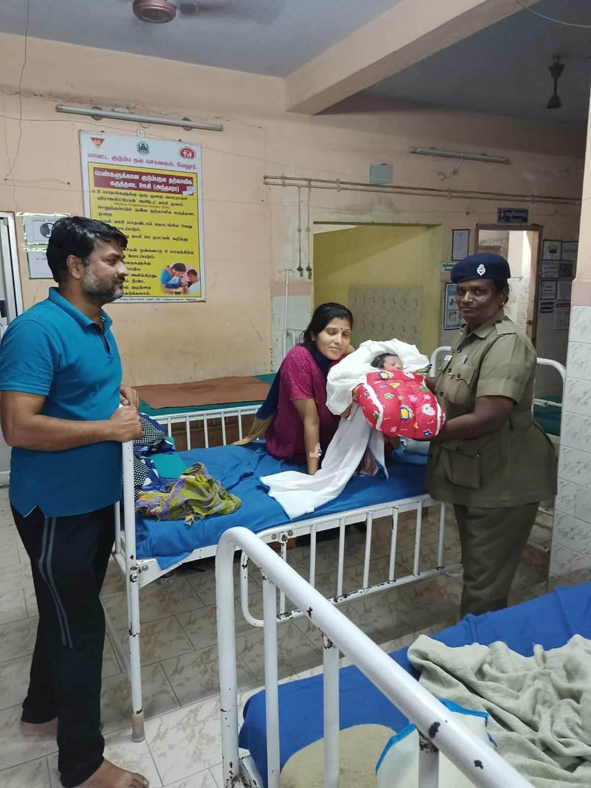 பயணிகள் அறையில் பெண்ணுக்கு பிரசவம்; துரிதமாக செயல்பட்ட பெண் காவலர்: தீபாவளியில் நெகிழ்ச்சி சம்பவம்!